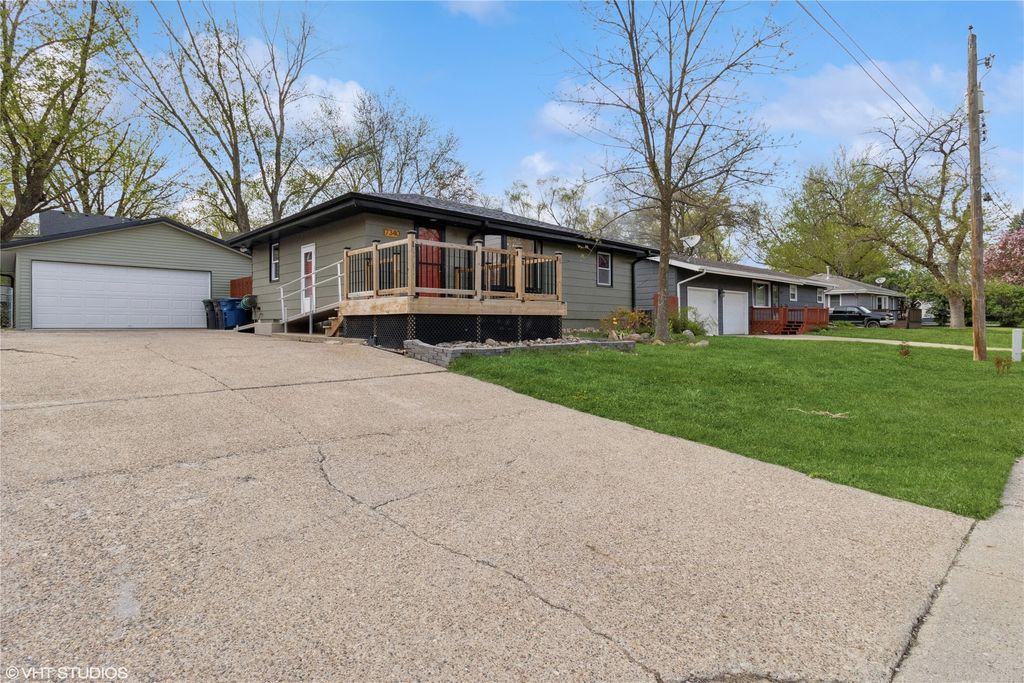 7340 Southview Drive, Des Moines, IA 50315