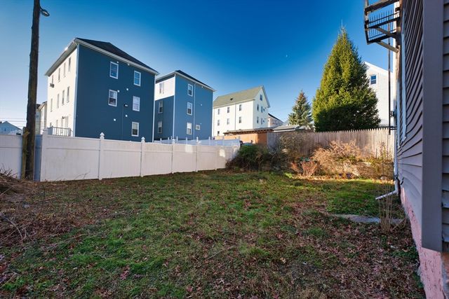 20 Lafrance Ct, New Bedford, MA 02740