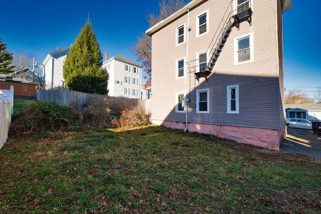 20 Lafrance Ct, New Bedford, MA 02740