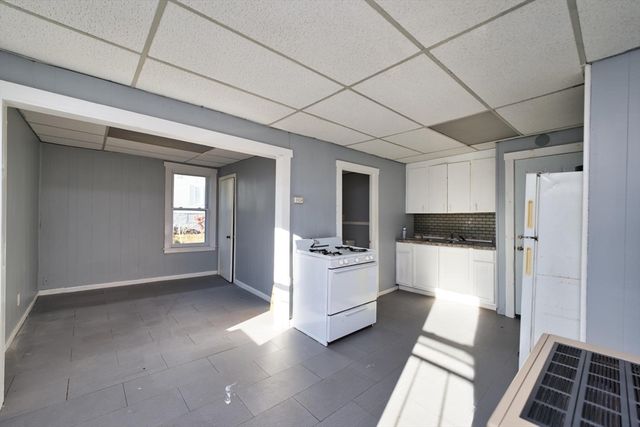 20 Lafrance Ct, New Bedford, MA 02740