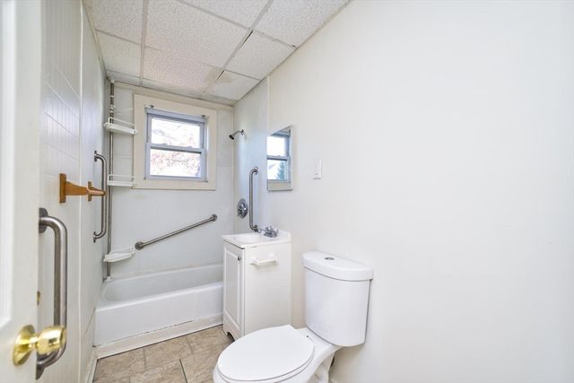 20 Lafrance Ct, New Bedford, MA 02740