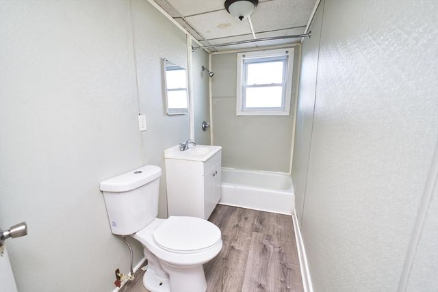 20 Lafrance Ct, New Bedford, MA 02740