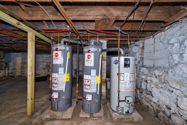 20 Lafrance Ct, New Bedford, MA 02740