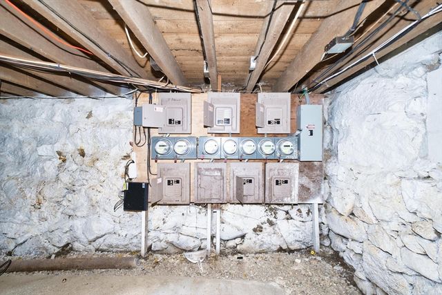 20 Lafrance Ct, New Bedford, MA 02740