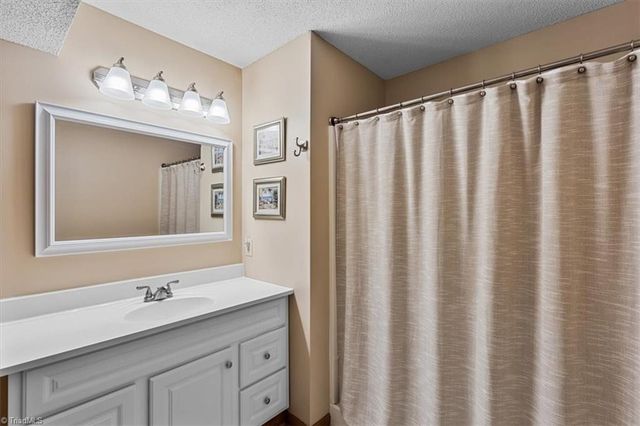 5021 Mereworth Court, Winston-salem, NC 27104