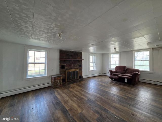 424 E MOLER AVE, Martinsburg, WV 25404