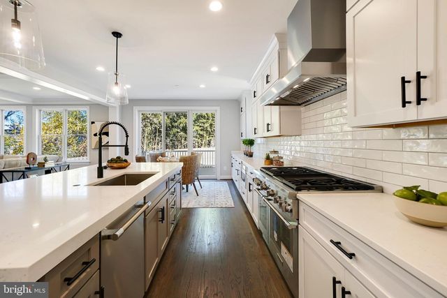 7042 WILLIAMSBURG BLVD, Arlington, VA 22213