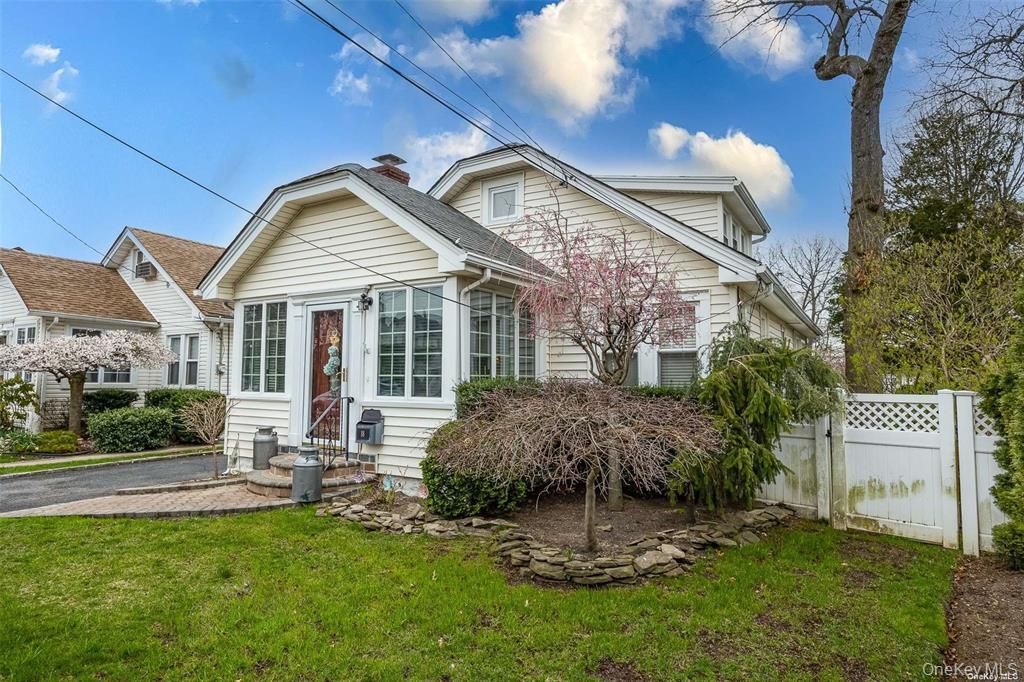 18 Yale Place, Lynbrook, NY 11563 — exterior