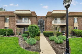 902 W Alleghany Drive 1D, Arlington Heights, IL 60004