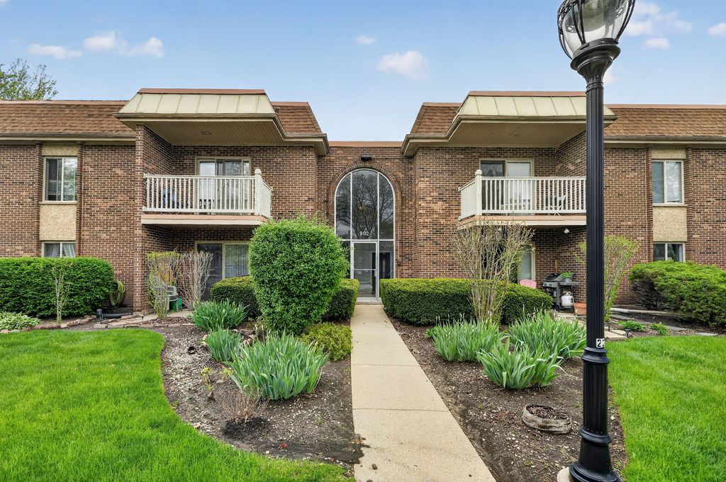 902 W Alleghany Drive 1D, Arlington Heights, IL 60004
