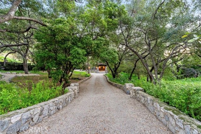 354 N Canon Avenue, Sierra Madre, CA 91024