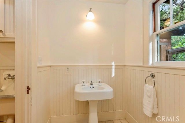 354 N Canon Avenue, Sierra Madre, CA 91024