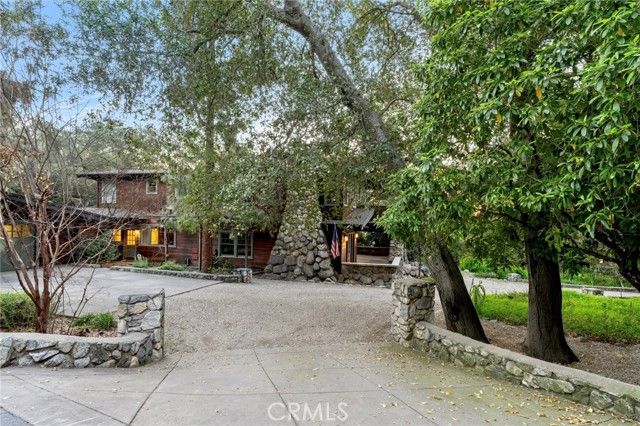 354 N Canon Avenue, Sierra Madre, CA 91024