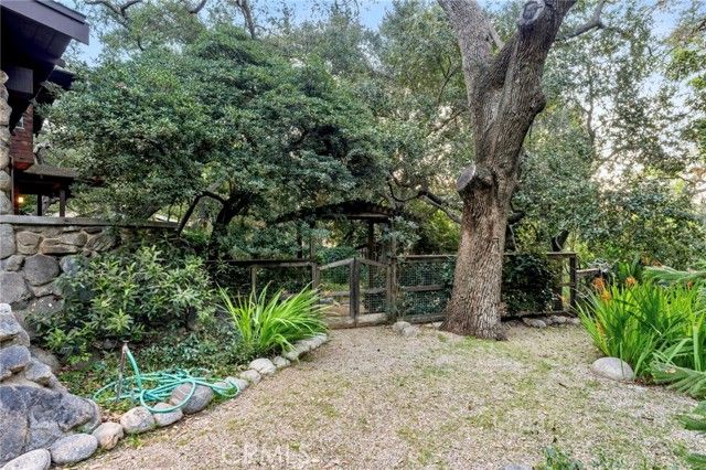 354 N Canon Avenue, Sierra Madre, CA 91024