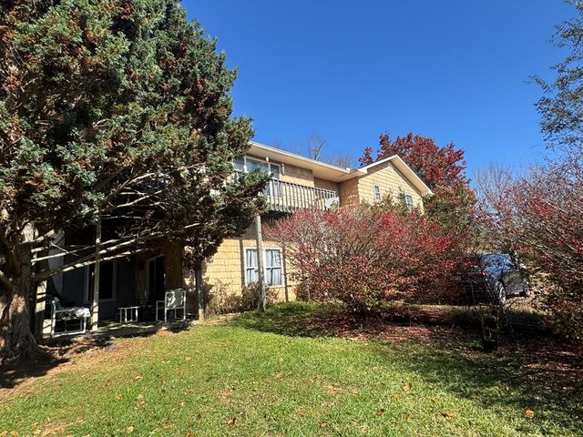 33 Teaks Drive, Hayesville, NC 28904