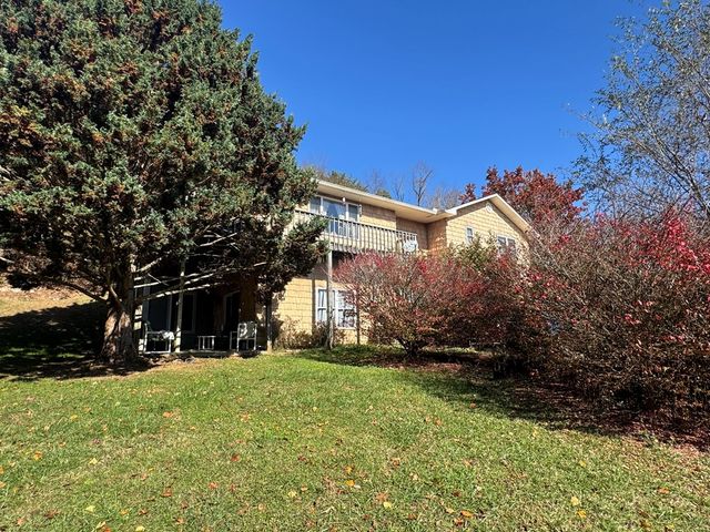 33 Teaks Drive, Hayesville, NC 28904