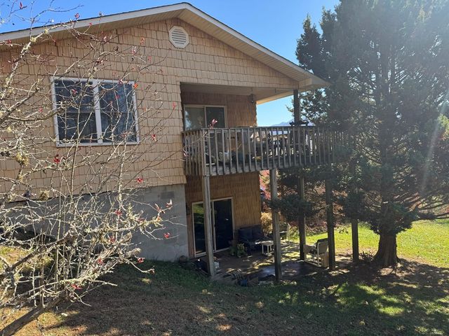 33 Teaks Drive, Hayesville, NC 28904