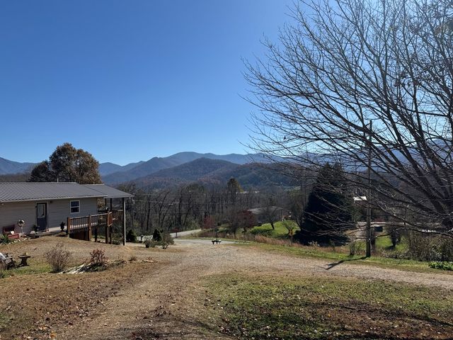 33 Teaks Drive, Hayesville, NC 28904