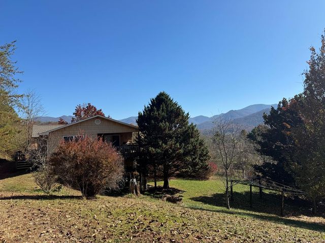33 Teaks Drive, Hayesville, NC 28904