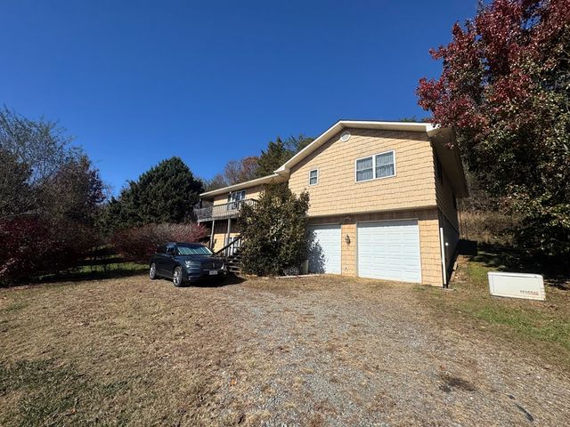 33 Teaks Drive, Hayesville, NC 28904