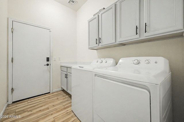 8663 W YUKON Drive, Peoria, AZ 85382