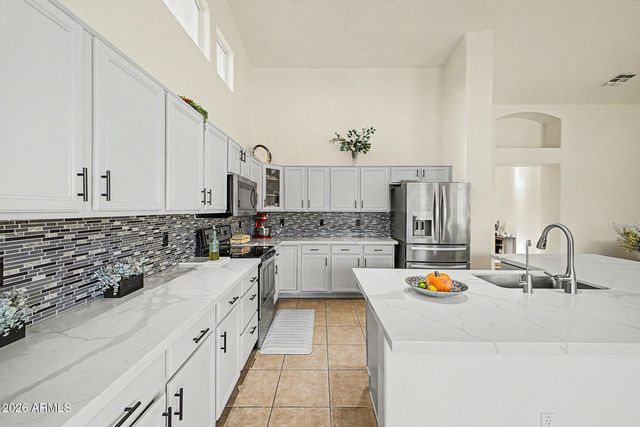 8663 W YUKON Drive, Peoria, AZ 85382