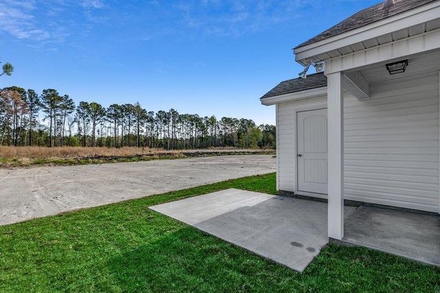 1264 Blue Moon Dr., Loris, SC 29569