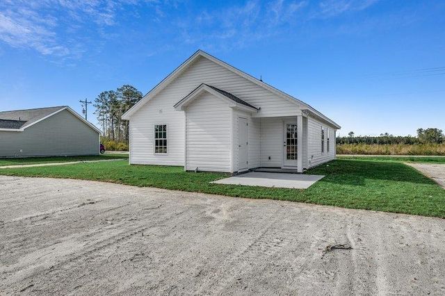 1264 Blue Moon Dr., Loris, SC 29569