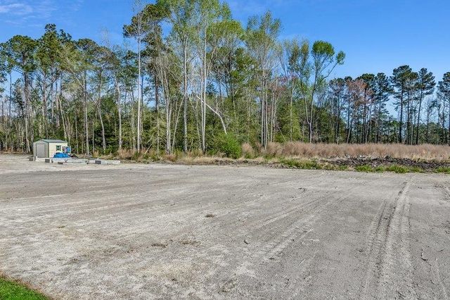1264 Blue Moon Dr., Loris, SC 29569