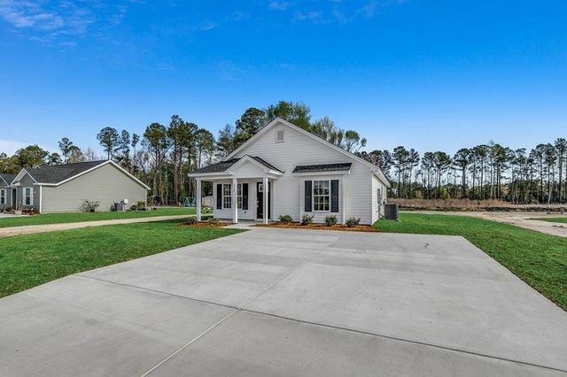 1264 Blue Moon Dr., Loris, SC 29569
