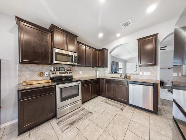 137 Hematite LN, Jarrell, TX 76537