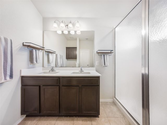 137 Hematite LN, Jarrell, TX 76537