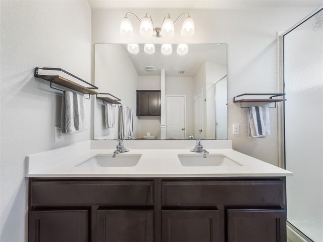 137 Hematite LN, Jarrell, TX 76537