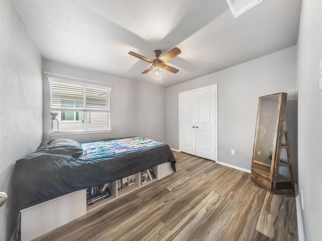 137 Hematite LN, Jarrell, TX 76537