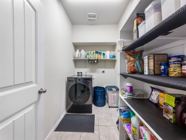 137 Hematite LN, Jarrell, TX 76537