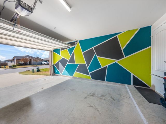 137 Hematite LN, Jarrell, TX 76537