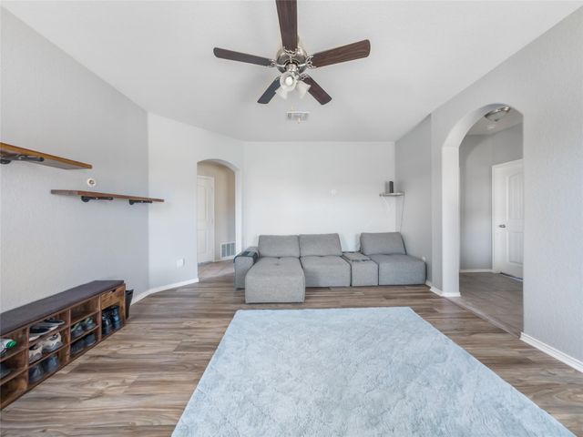 137 Hematite LN, Jarrell, TX 76537