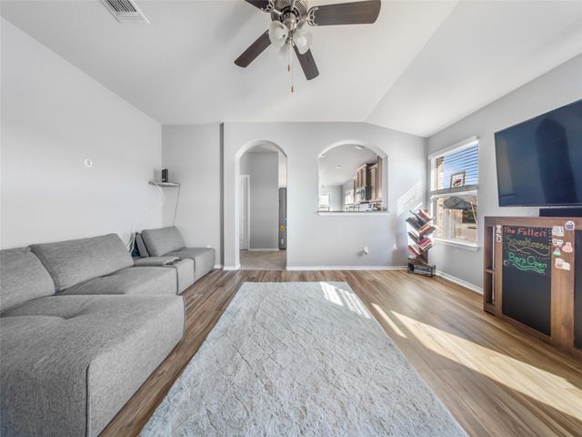 137 Hematite LN, Jarrell, TX 76537