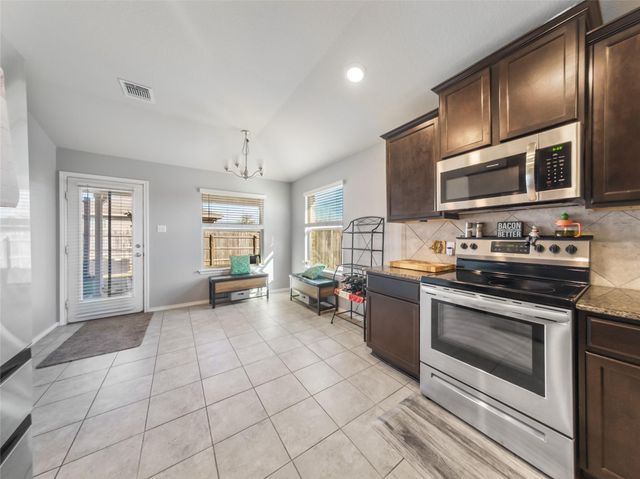 137 Hematite LN, Jarrell, TX 76537