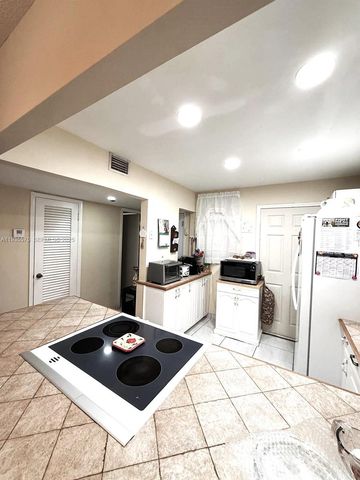 18601 NE 14th Ave 201, Miami, FL 33179