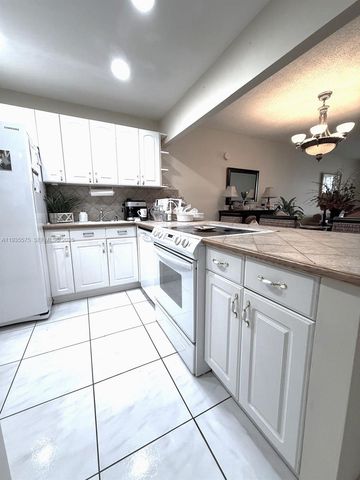 18601 NE 14th Ave 201, Miami, FL 33179