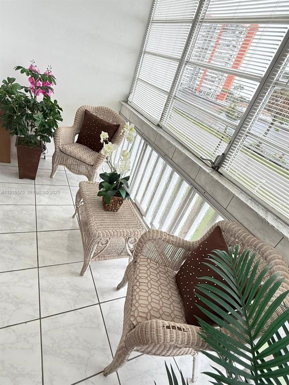 18601 NE 14th Ave 201, Miami, FL 33179