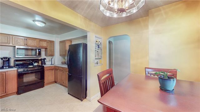 2574 South Street, Lakemore, OH 44250