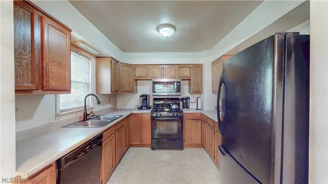 2574 South Street, Lakemore, OH 44250