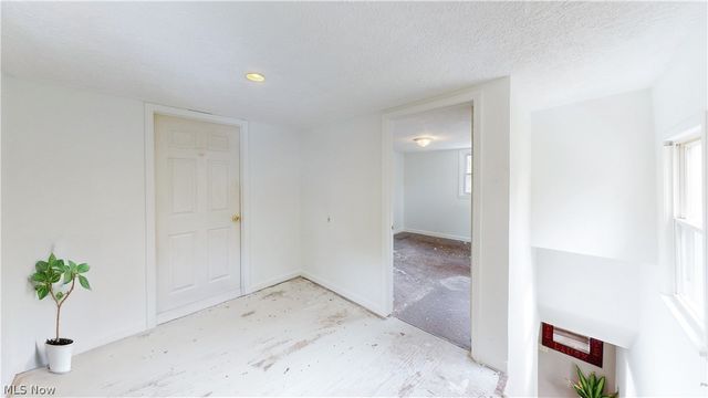 2574 South Street, Lakemore, OH 44250