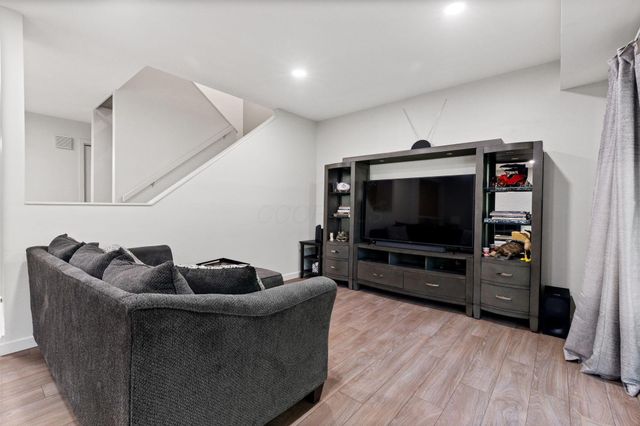 64 Glen Drive, Worthington, OH 43085