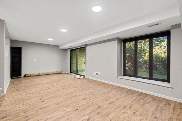 64 Glen Drive, Worthington, OH 43085