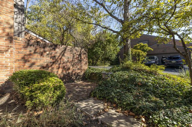 64 Glen Drive, Worthington, OH 43085