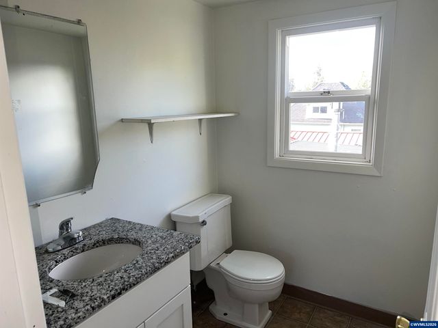 210 Hoyt St S, Salem, OR 97302