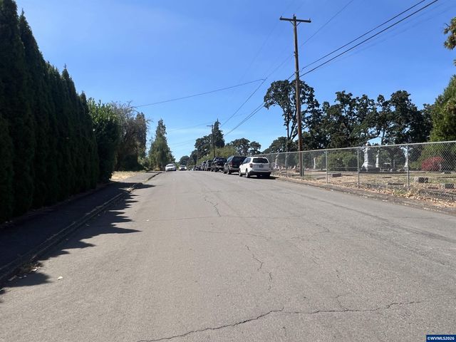 210 Hoyt St S, Salem, OR 97302